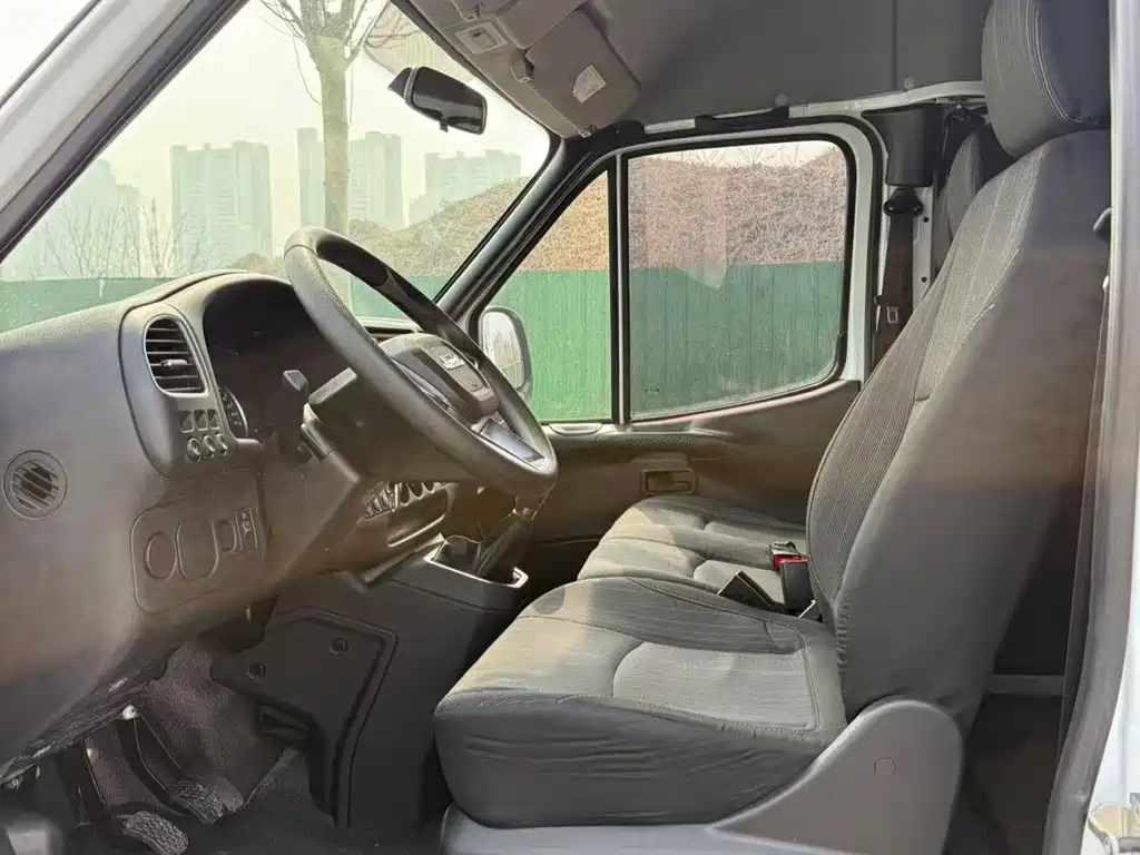 Teshun 2021 2.8T Space King Taurus short-axle mid-high roof 6-seater diesel National VI JX493 купить на сайте DeffCars