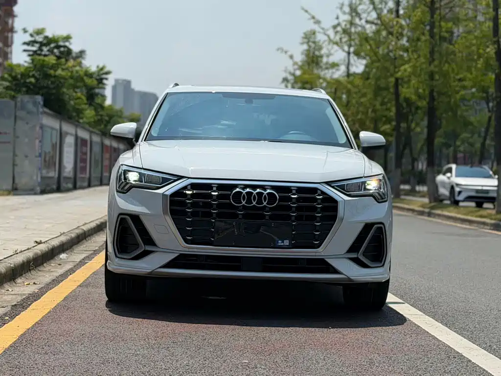 Audi Q3 2022 35 TFSI Fashionable and Dynamic купить на сайте DeffCars