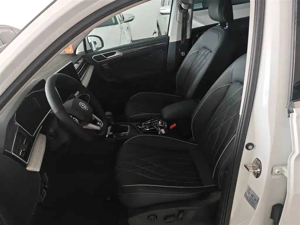 Tiguan L 2023 330TSI automatic two-wheel drive R-Line version купить на сайте DeffCars