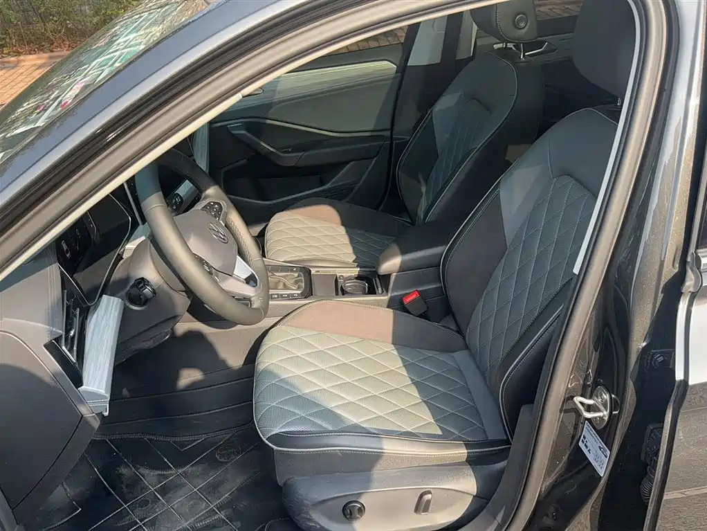 Sagitar 2025 300TSI DSG Excellence Edition купить на сайте DeffCars