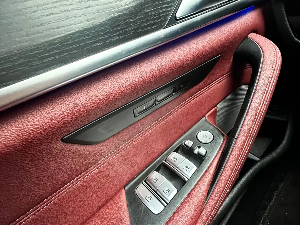 BMW 5 Series 2022 530Li Leading M Sports Package купить на сайте DeffCars