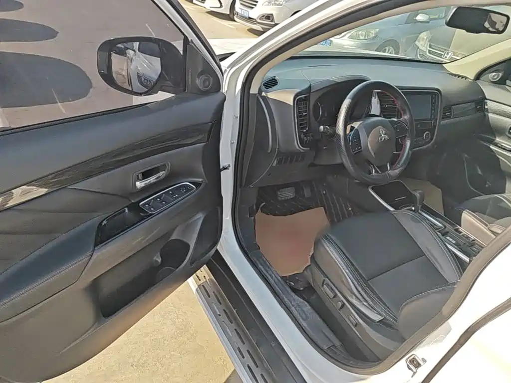 Outlander 2020 2.0L 2WD Smooth Edition 5 seats купить на сайте DeffCars