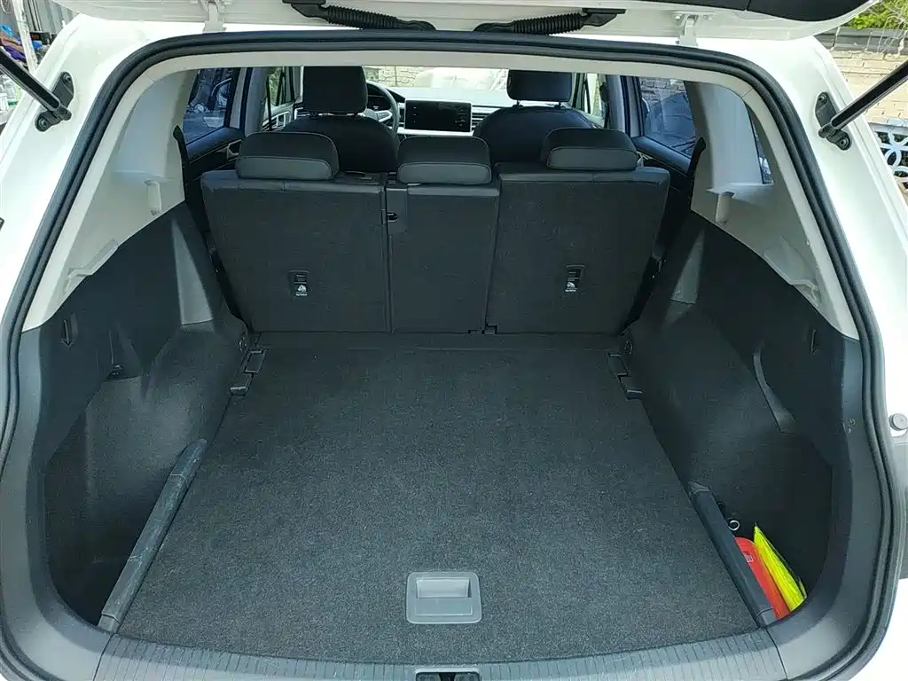 Tiguan L 2022 330TSI automatic two-wheel drive comfort version купить на сайте DeffCars