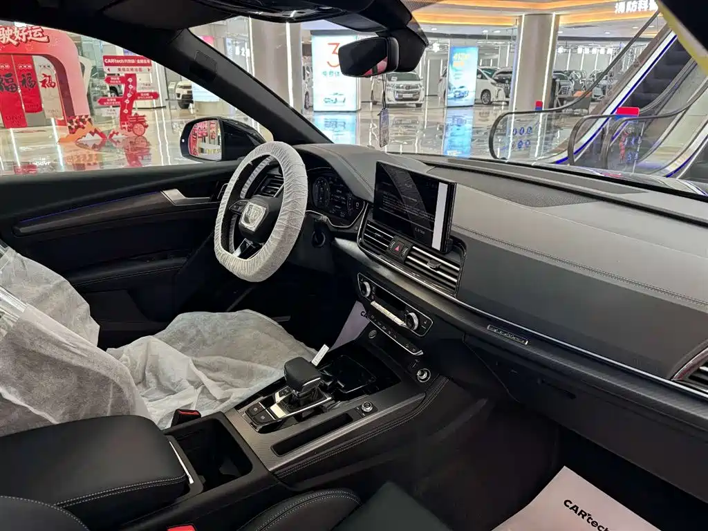 Audi Q5L 2025 45th Anniversary Collector's Edition 45 TFSI Luxurious and Dynamic купить на сайте DeffCars