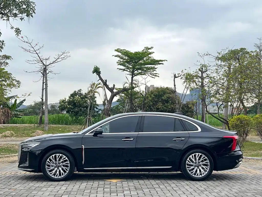 Hongqi H5 2023 2.0T Automatic Zhilianqichang Edition купить на сайте DeffCars