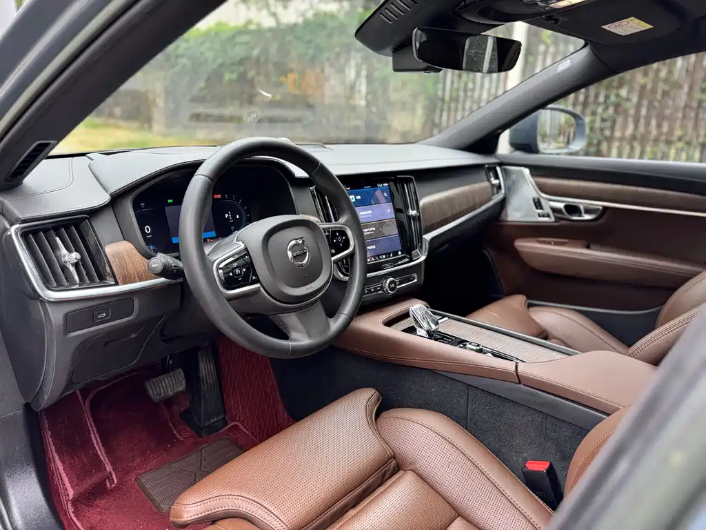 Volvo V90 2023 Cross Country B5 AWD Smart Edition купить на сайте DeffCars