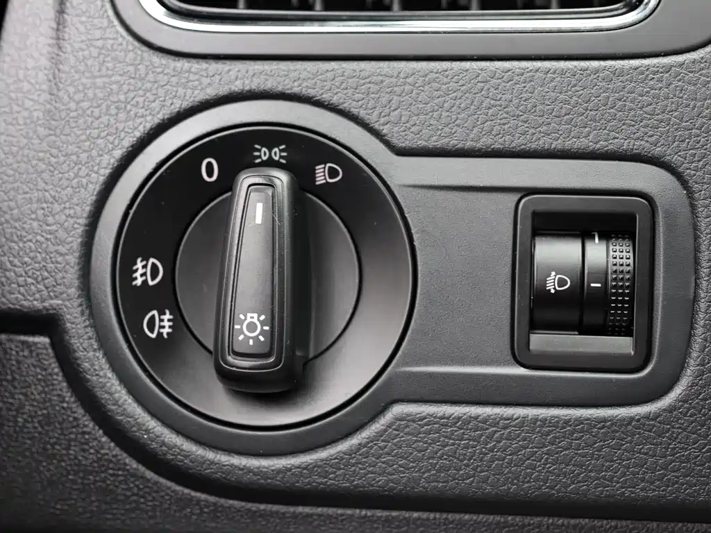 Polo 2016 1.6L automatic comfort model купить на сайте DeffCars