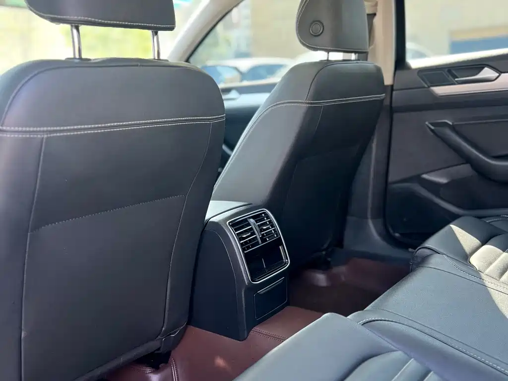 Magotan 2023 2 million commemorative edition 280TSI DSG comfort model купить на сайте DeffCars