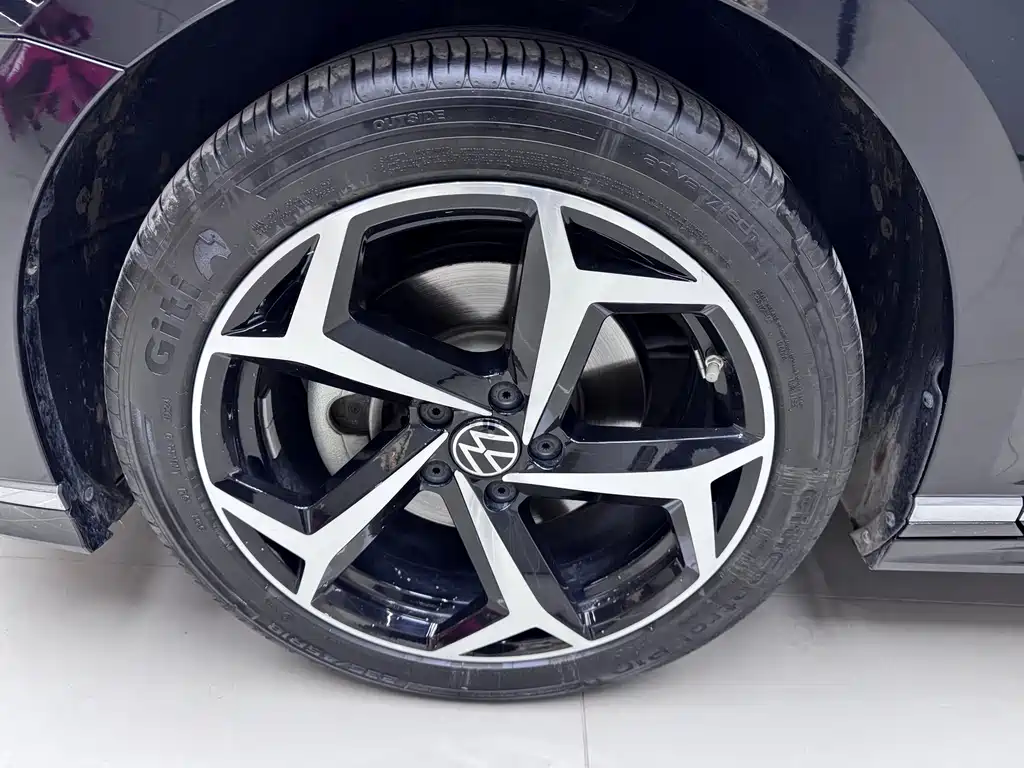 Magotan 2023 2 million commemorative edition 330TSI DSG luxury model купить на сайте DeffCars
