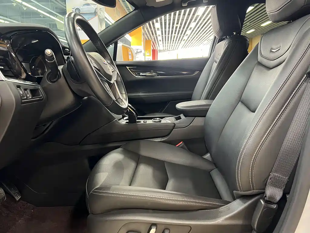 Cadillac XT5 2022 2.0T two-wheel drive luxury model купить на сайте DeffCars