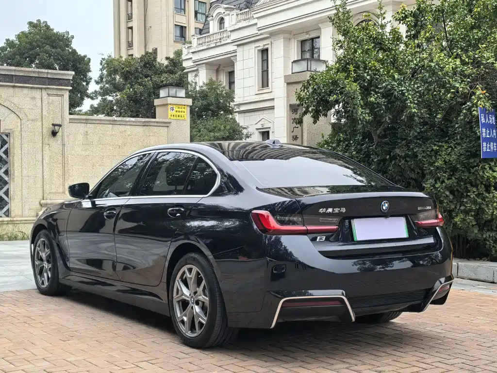 BMW i3 2024 eDrive 35 L купить на сайте DeffCars