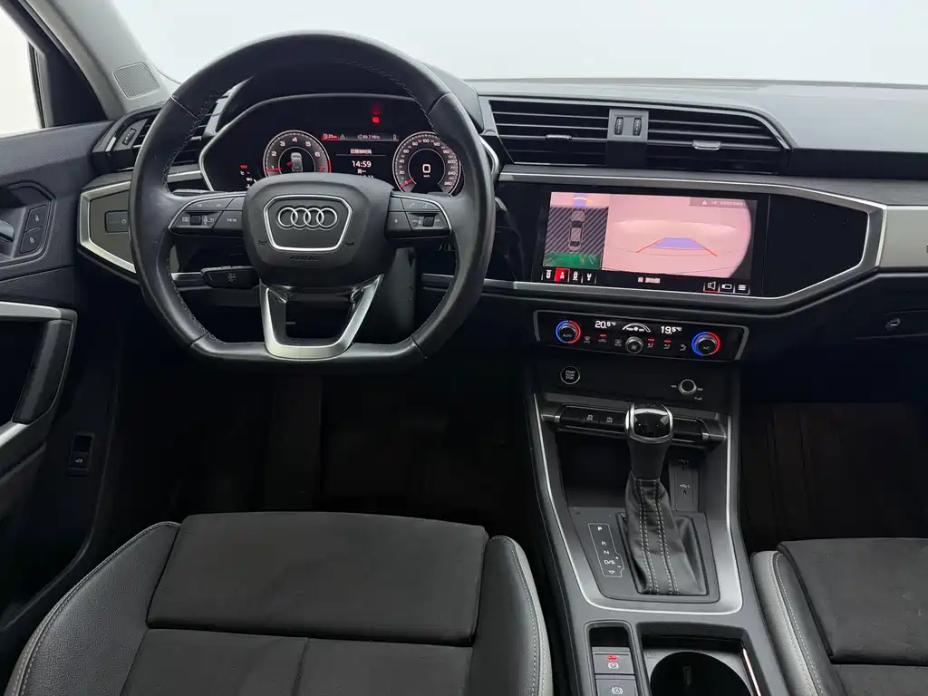 Audi Q3 2023 35 TFSI Stylish Dynamic (1.4T) купить на сайте DeffCars