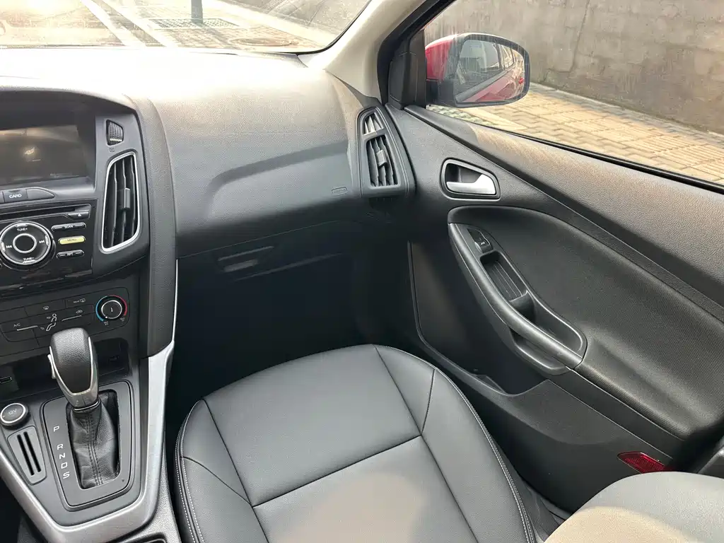 Focus 2018 hatchback classic 1.6L automatic comfort smart mobility version купить на сайте DeffCars
