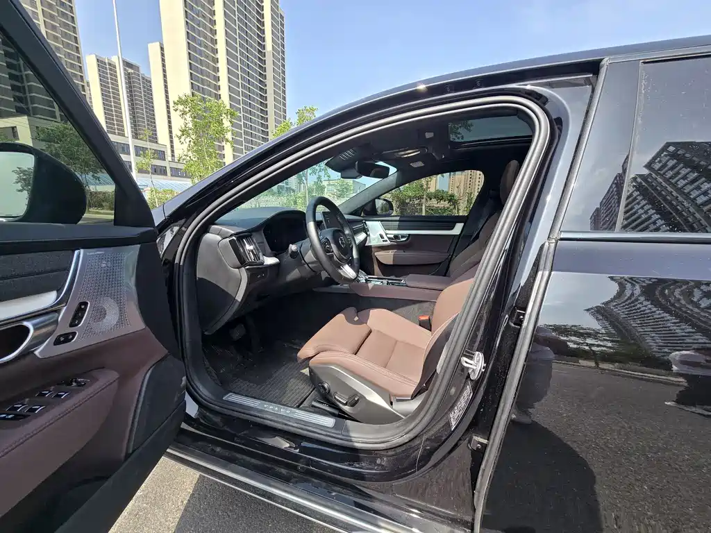 Volvo S90 plug-in hybrid 2026 plug-in hybrid four-wheel drive long range Zhiyuan luxury version купить на сайте DeffCars