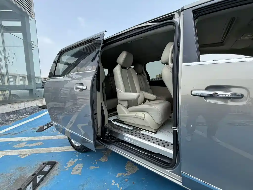 Buick GL8 2018 28T luxury model National VI купить на сайте DeffCars