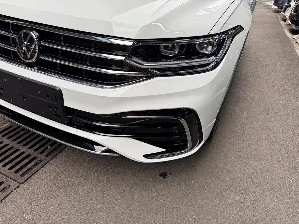 Tiguan L 2024 330TSI automatic two-wheel drive R-Line version купить на сайте DeffCars