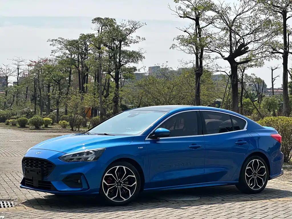 Focus 2021 Sedan EcoBoost 180 Automatic ST Line купить на сайте DeffCars
