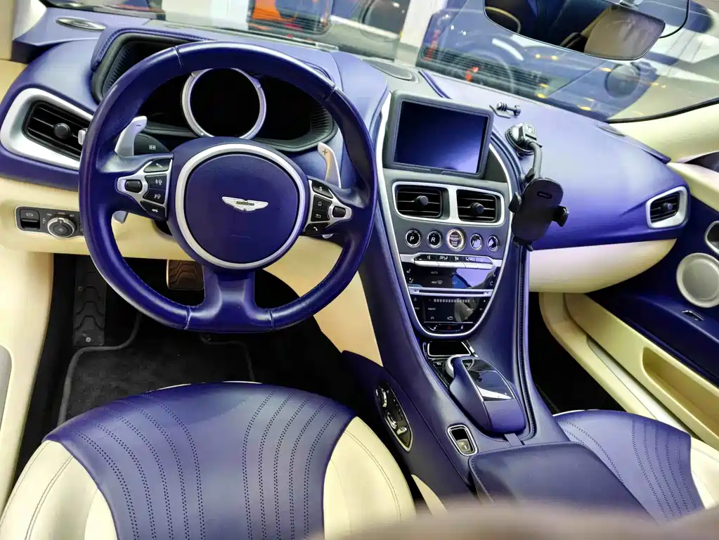 Astonmartin DB11 2019 4.0T V8 Coupe купить на сайте DeffCars