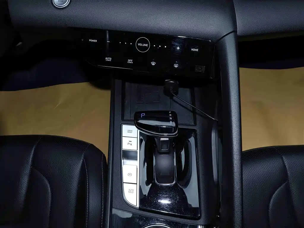 Elantra 2021 1.5L CVT LUX Premium Edition купить на сайте DeffCars