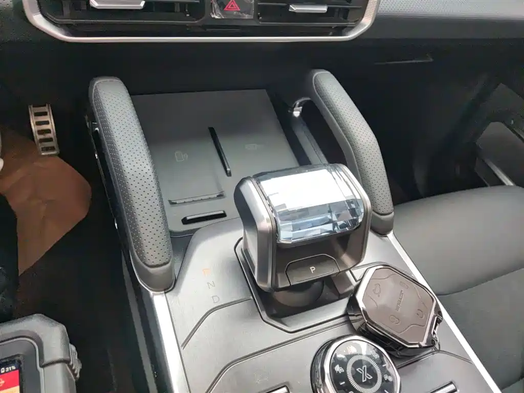 Jietu Traveler 2023 2.0T four-wheel drive conquers купить на сайте DeffCars