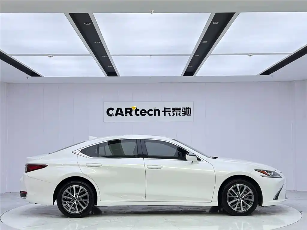 Lexus ES 2022 200 Excellence Edition купить на сайте DeffCars