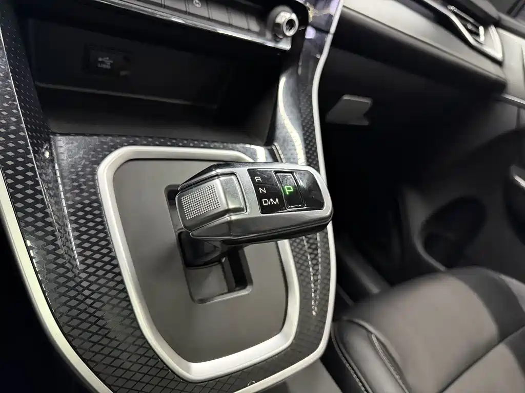 Haval M6 2021 PLUS 1.5T DCT luxury smart connected model купить на сайте DeffCars