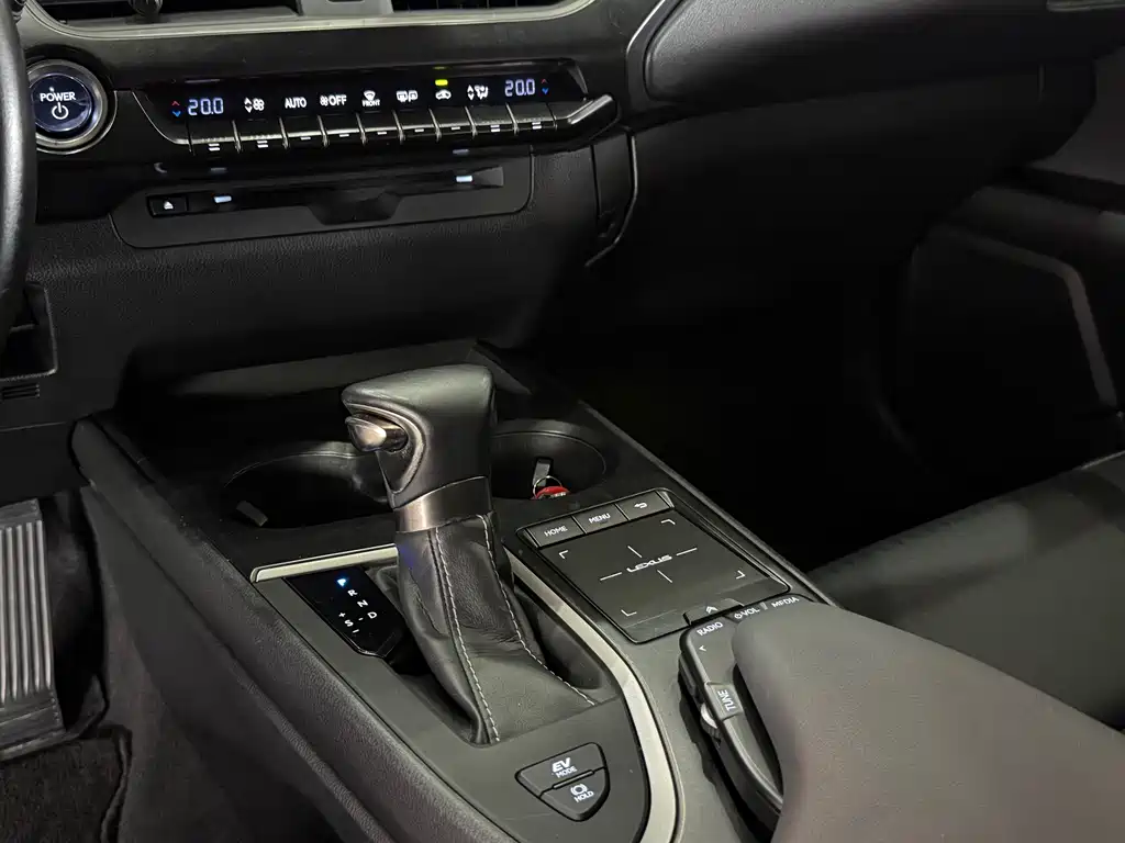 Lexus UX 2019 260h Discovery Edition National V купить на сайте DeffCars
