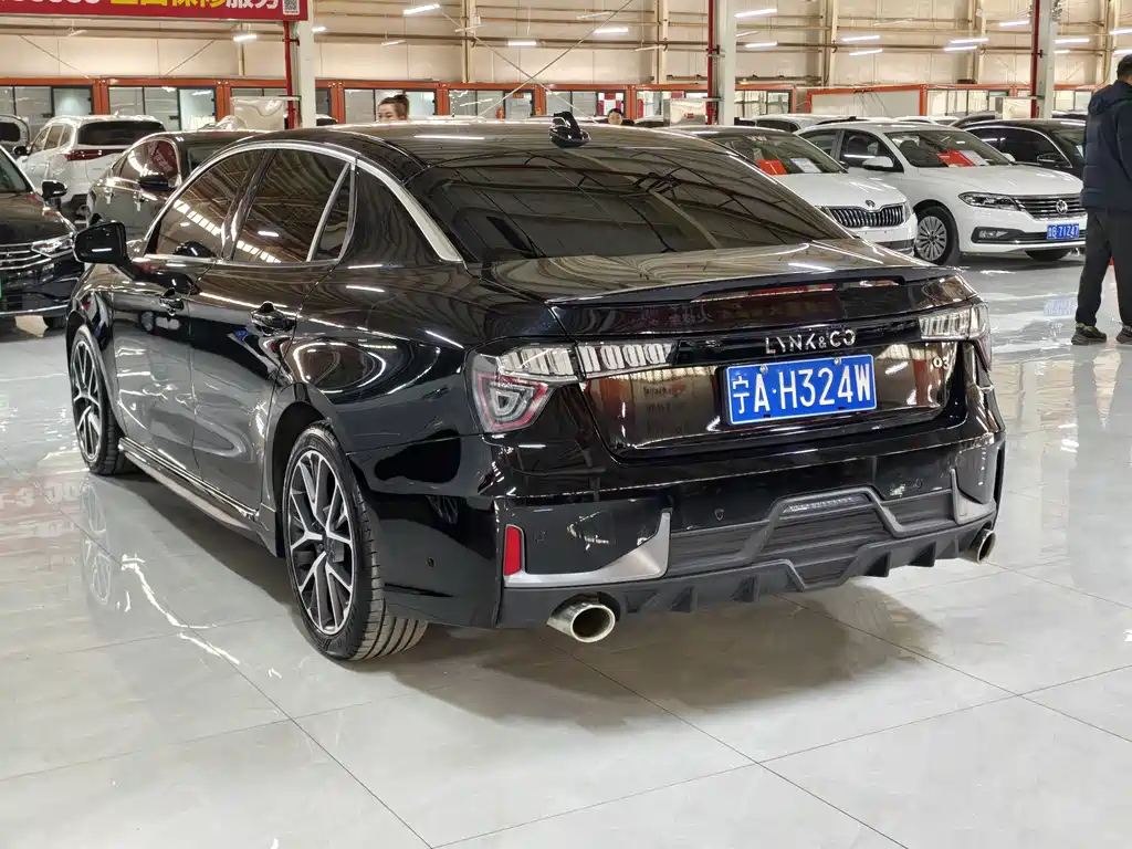 Lynk & Co 03 2022 1.5TD DCT Pro купить на сайте DeffCars