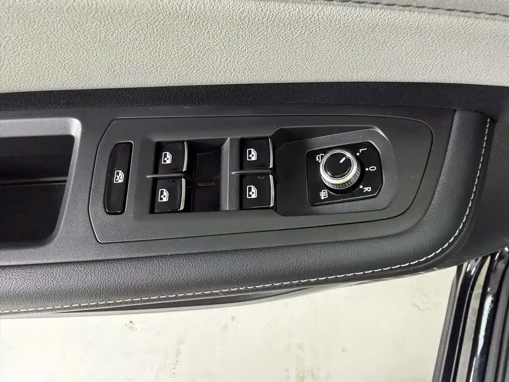 Touron 2023 380TSI four-wheel drive luxury version купить на сайте DeffCars