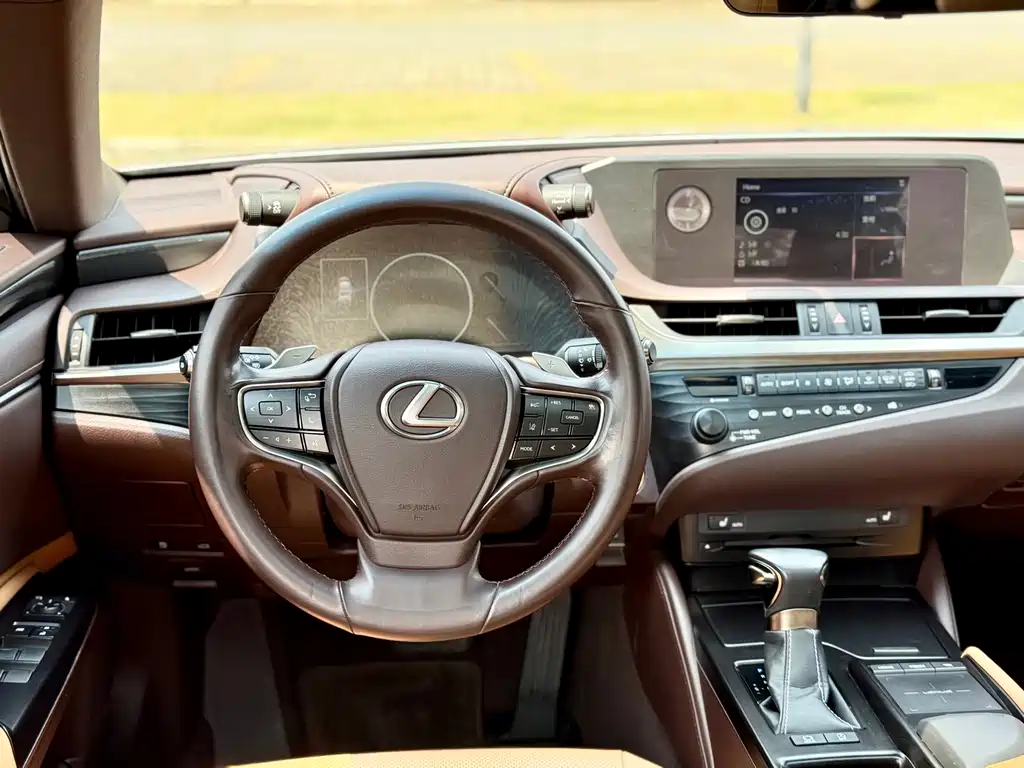Lexus ES 2020 200 Excellence Edition купить на сайте DeffCars