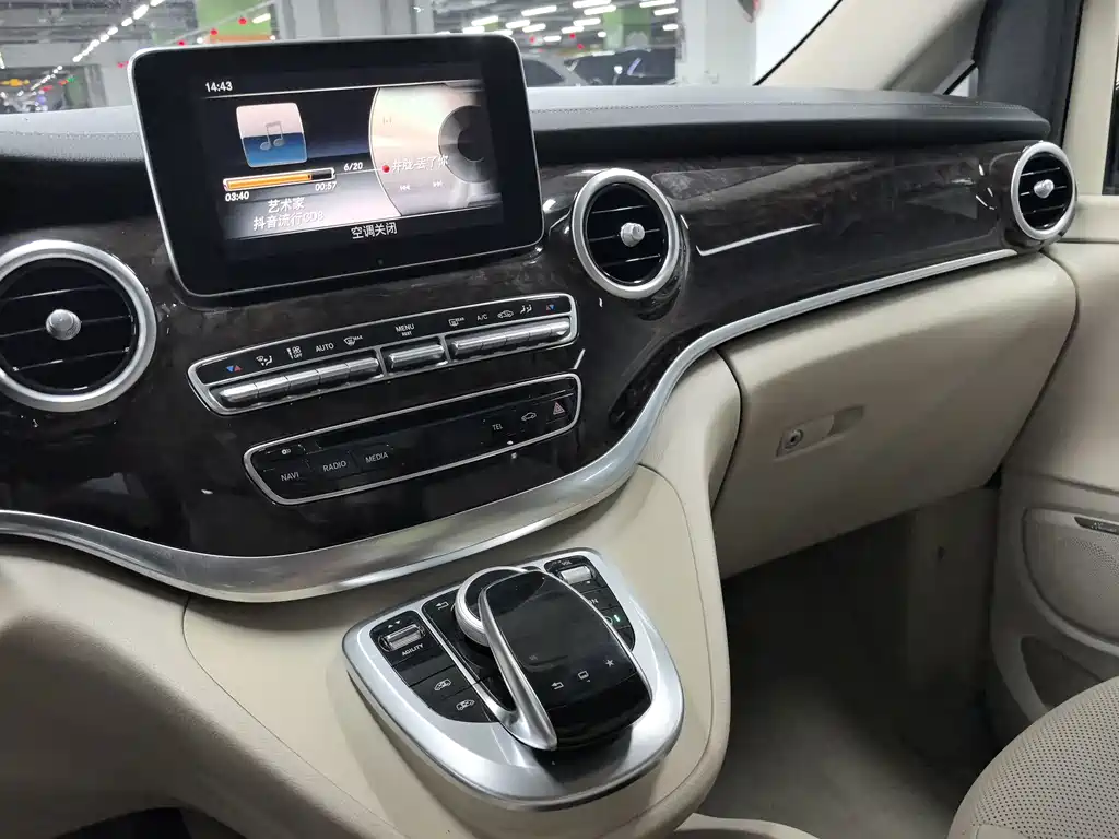 Mercedes-Benz V-Class 2016 V 260 L Premium Extended Edition купить на сайте DeffCars