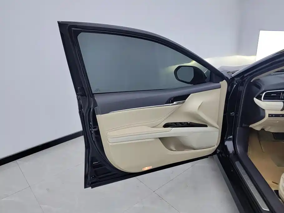 Camry 2021 2.0G Deluxe Edition купить на сайте DeffCars