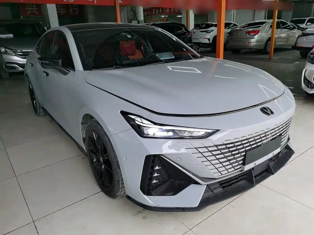 Changan UNI-V 2022 1.5T smart pilot model купить на сайте DeffCars