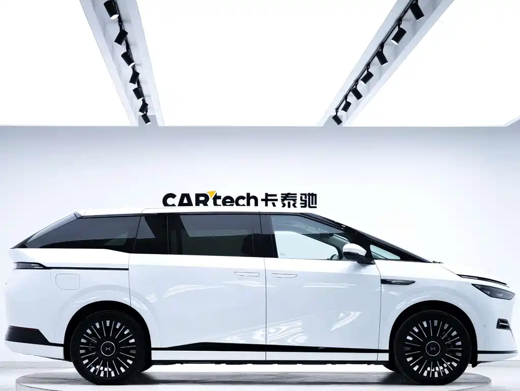 Xpeng X9 2025 pure electric 740 long battery life Max купить на сайте DeffCars