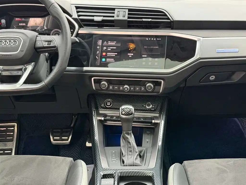 Audi Q3 2022 40 TFSI Fashionable and Dynamic купить на сайте DeffCars