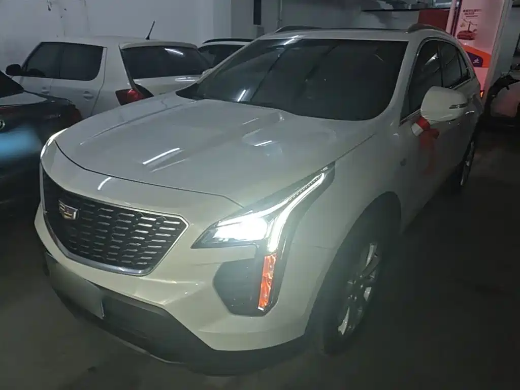 Cadillac XT4 2022 28T two-wheel drive fashion model купить на сайте DeffCars
