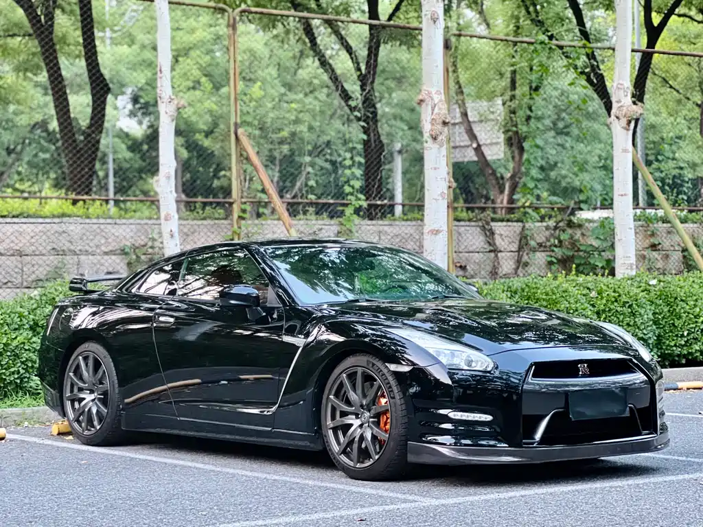 Nissan GT-R 2015 3.8T luxury brown and red interior version купить на сайте DeffCars
