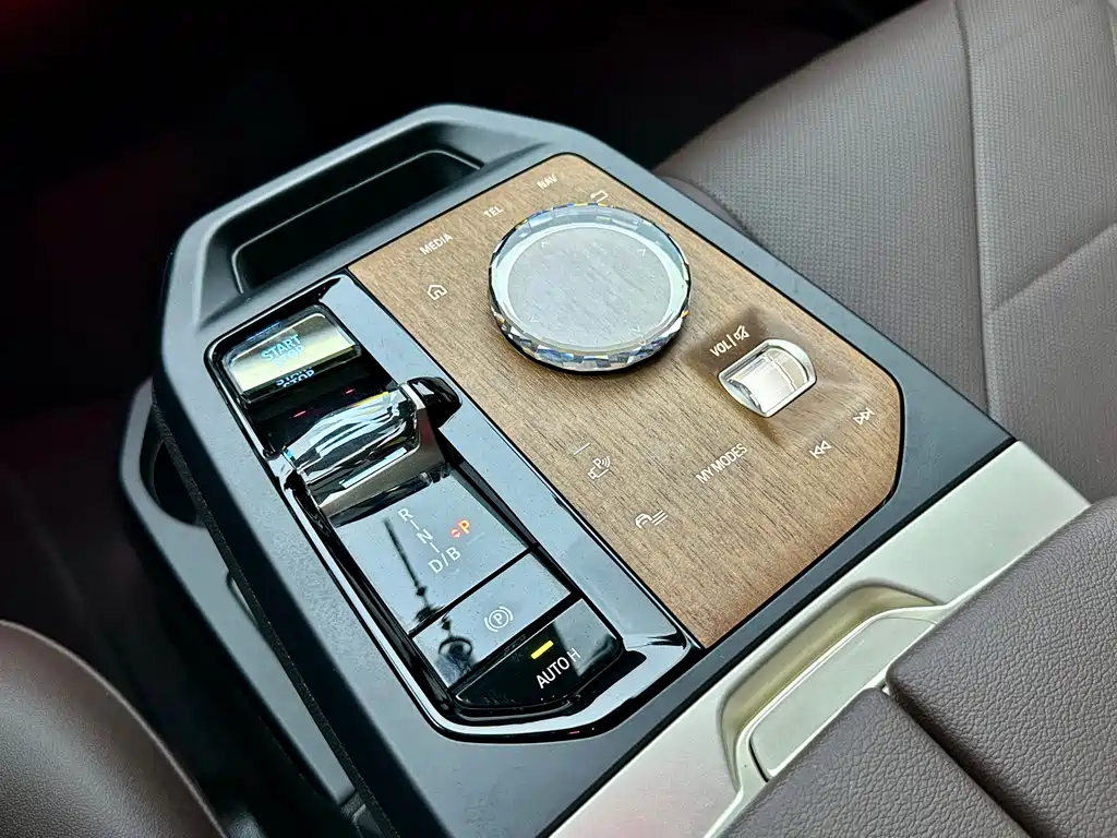 BMW iX 2022 xDrive40 купить на сайте DeffCars
