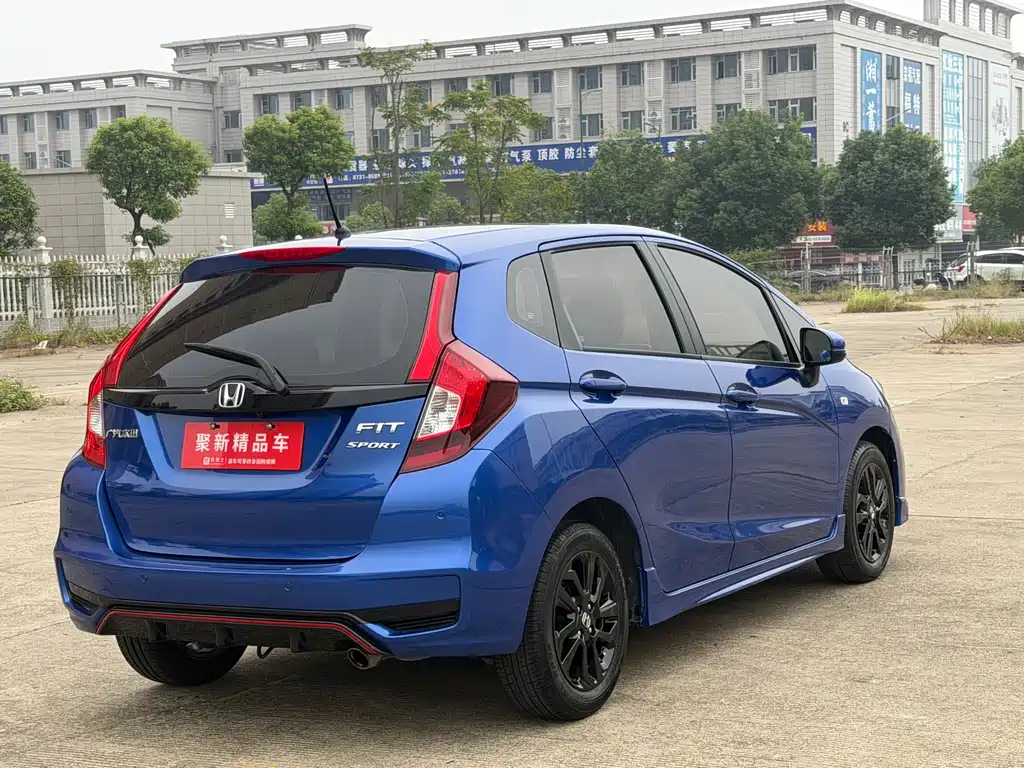 Fit 2018 1.5L CVT Fashion Edition купить на сайте DeffCars
