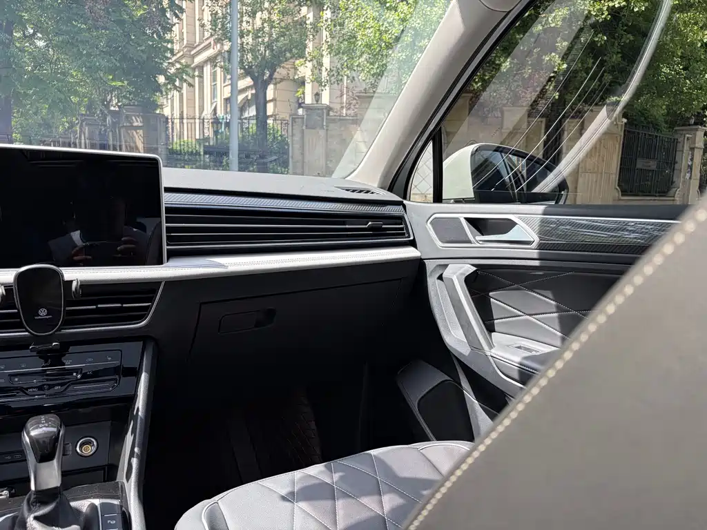 Tiguan L 2024 Outstanding Model 330TSI Automatic Two-wheel Drive R-Line Longyao Edition купить на сайте DeffCars