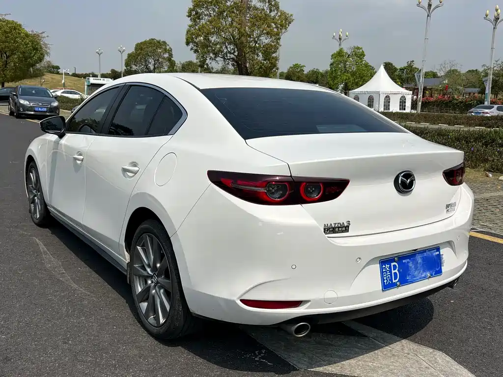 Mazda3 Angkesela 2023 2.0L Automatic Premium Edition купить на сайте DeffCars
