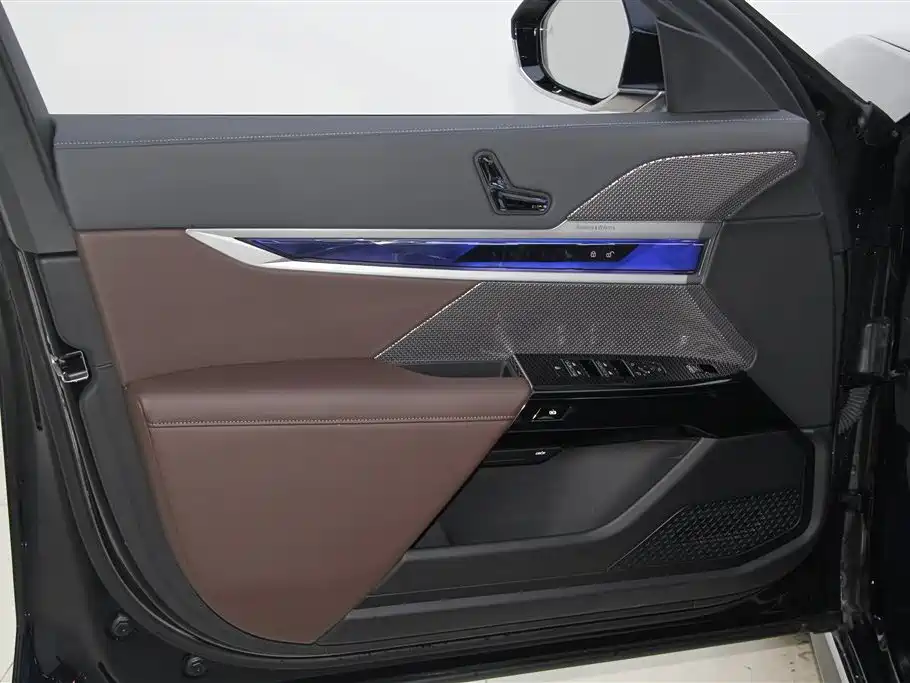 BMW 7 Series 2023 740Li Leading M Sports Package купить на сайте DeffCars