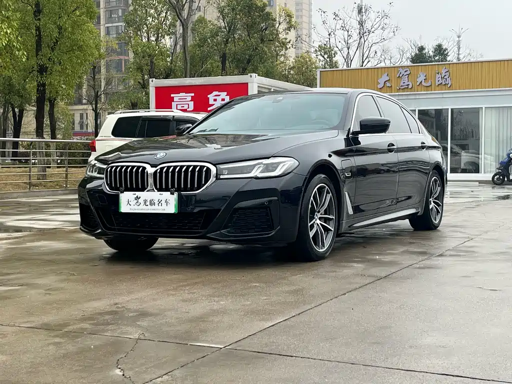 BMW 5 Series New Energy 2022 535Le M Sports Package купить на сайте DeffCars