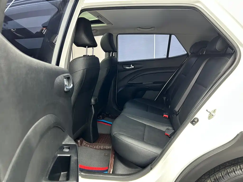 Yipao 2021 1.4L CVT sunroof model купить на сайте DeffCars
