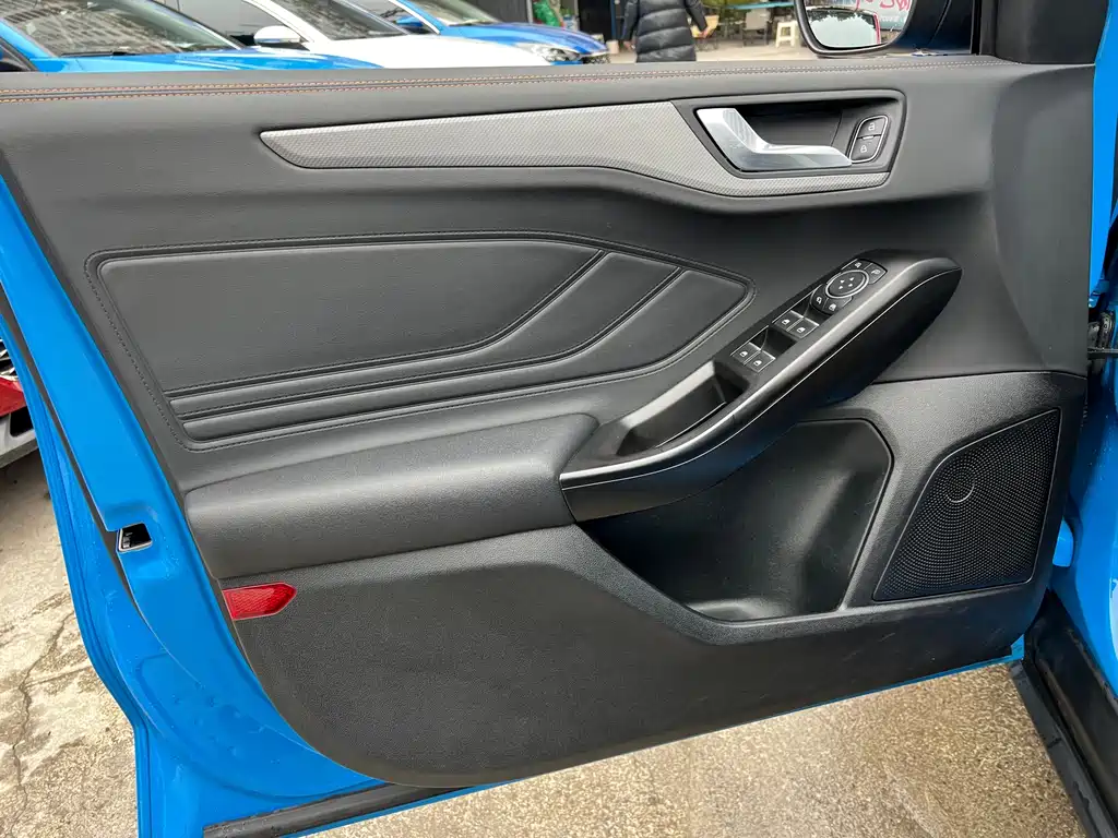 Focus 2022 sedan EcoBoost 180 automatic racing version купить на сайте DeffCars