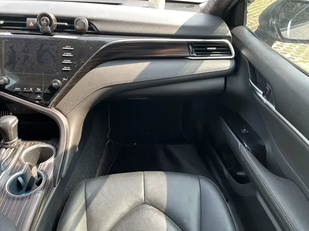 Camry 2018 2.5G Deluxe Edition купить на сайте DeffCars
