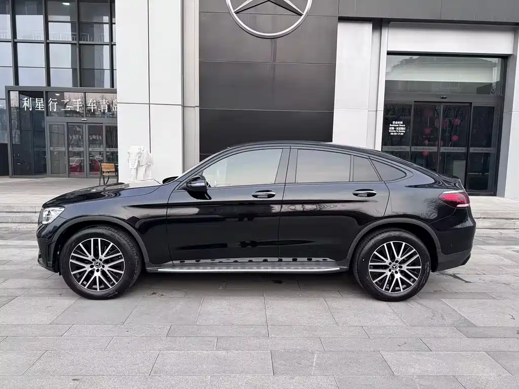 Mercedes-Benz GLC Coupe 2023 GLC 300 4MATIC Coupe SUV купить на сайте DeffCars