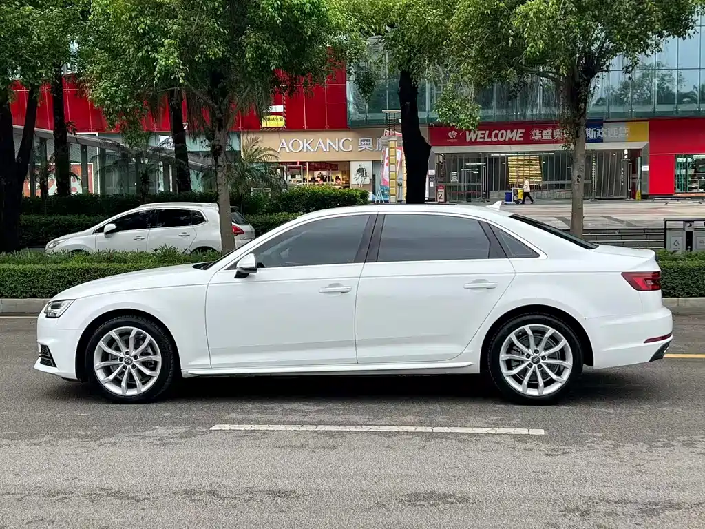 Audi A4L 2018 30th Anniversary Model 40 TFSI Fashion Model купить на сайте DeffCars