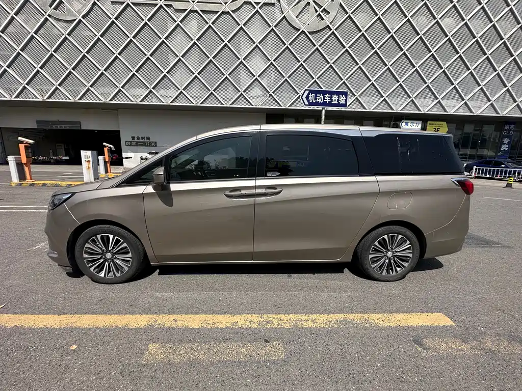 Buick GL8 2022 ES Lu Zun 653T luxury model купить на сайте DeffCars