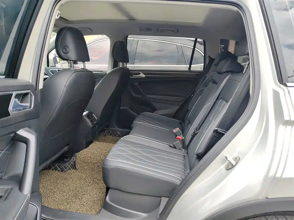 Tiguan L 2024 Outstanding Model 300TSI Automatic Two-wheel Drive Dragon Edition купить на сайте DeffCars